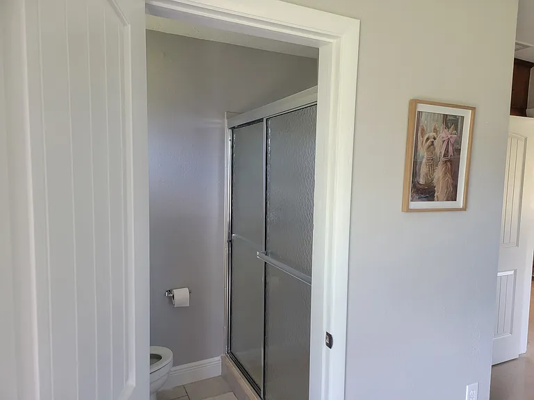 219 Crescent Ct E — Photo 3