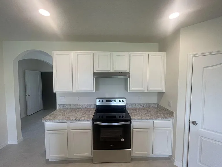 289 Sofia Ln — Photo 3