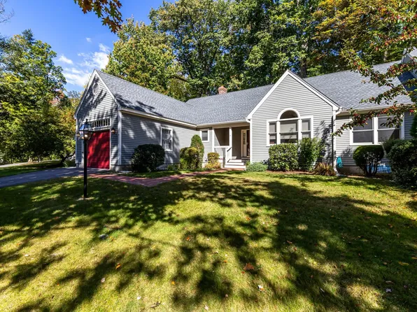 4 Hickory Road, Wolfeboro, NH 03894