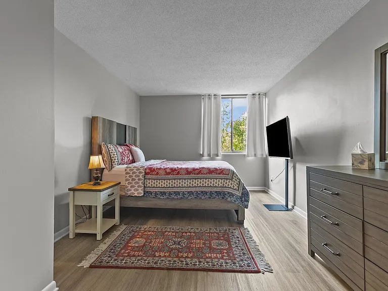 1100 Clarendon St #204 — Photo 19