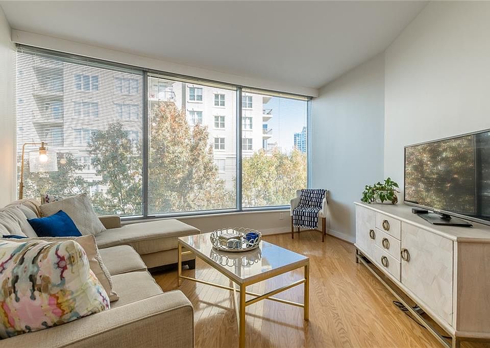 1st image of 3338 Peachtree Rd NE APT 405