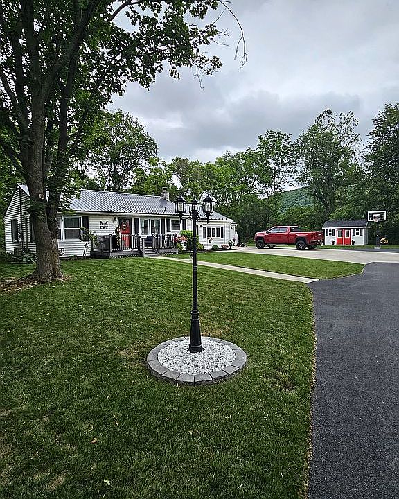 1st image of 827 S Main St