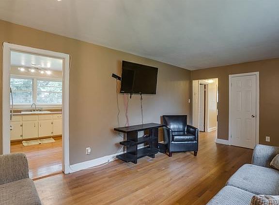 5th image of 1404 Northbury Ave