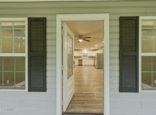 619 Red Hawk Dr, Waynesville, GA 31566
