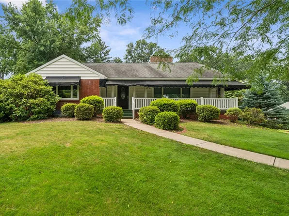 110 Turnpike Dr, Irwin, PA 15642