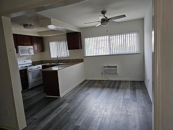 3rd image of 5150 Woodman Ave #4