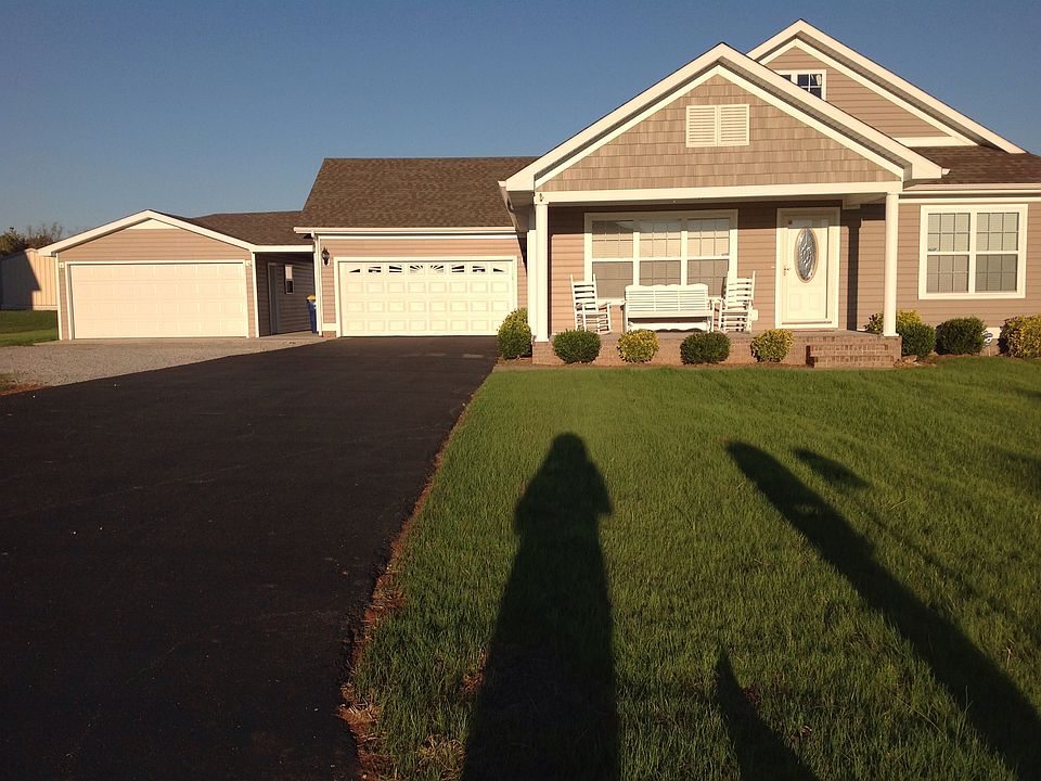 4 car garage, morning sun 