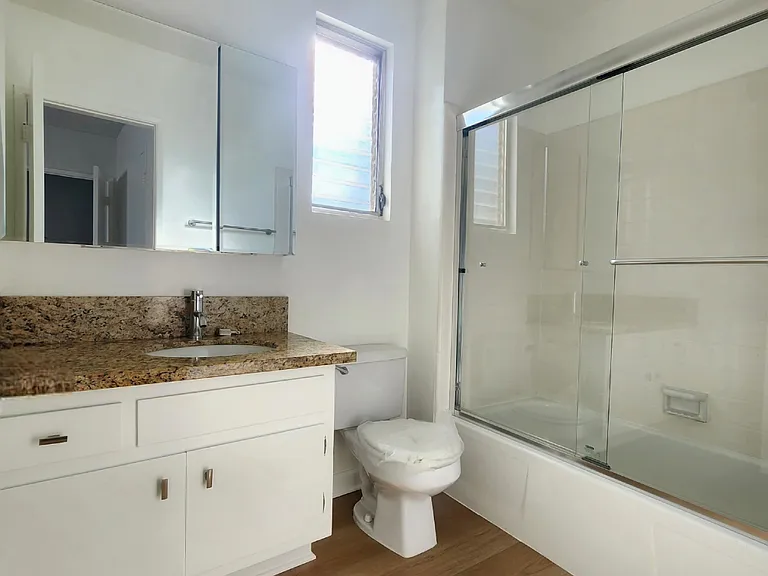 1310 Wellesley Ave — Photo 21