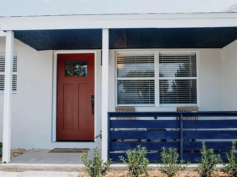 265 W Towne Pl — Photo 1