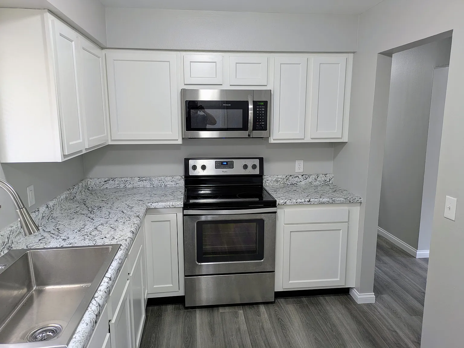 3 bed, 960 sqft, $1,400 — Photo 3