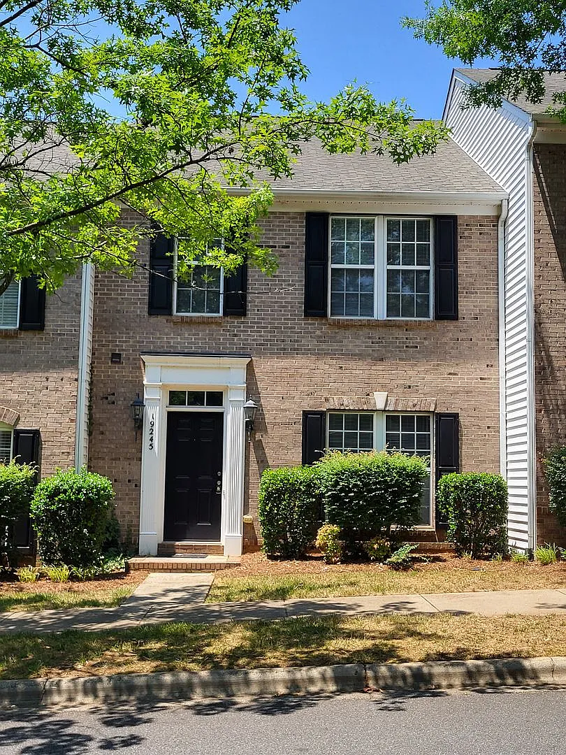 3 bedroom townhome in Cornelius — Photo 1