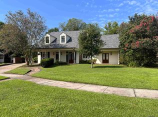 6832 S Woodgate Ct, Baton Rouge, LA 70808