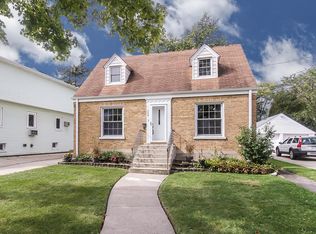 540 S 5th Ave, Des Plaines, IL 60016