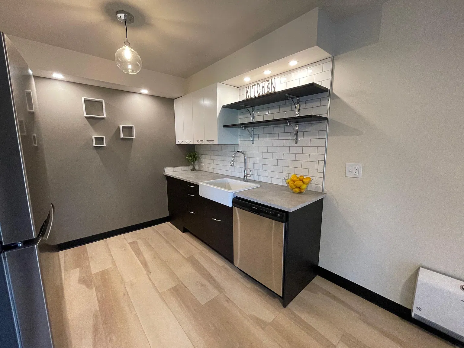 2 bed, 850 sqft, $1,550 — Photo 2