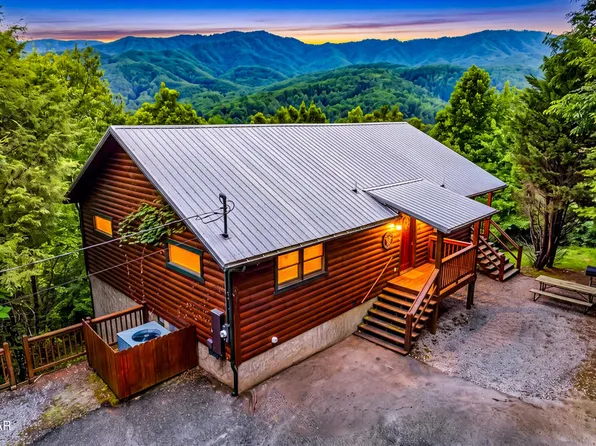 438 Ridge Line Way, Gatlinburg, TN 37738