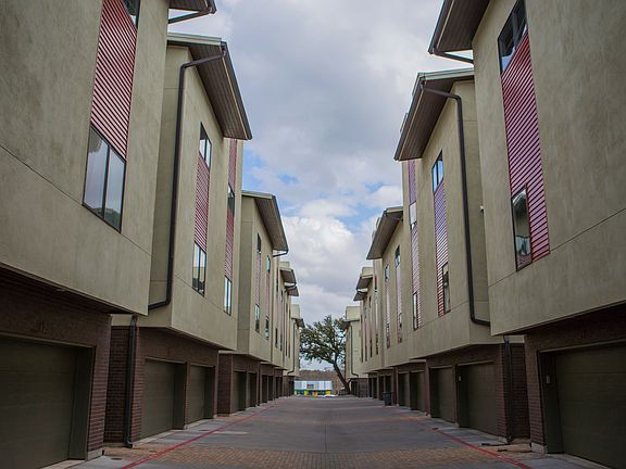 3rd image of 1702 S Lamar Blvd Unit 19