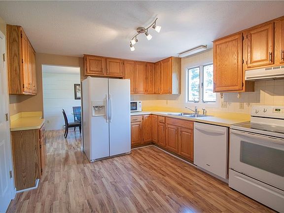 4th image of 870 Chapel Cir