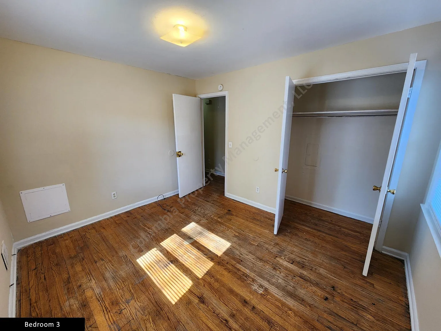 3 bed, 992 sqft, $995 — Photo 2