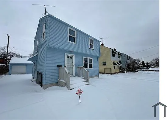 3 bed, 984 sqft, $1,300 — Photo 2