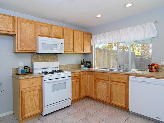 3rd image of 142 W Spanish Moss Pl