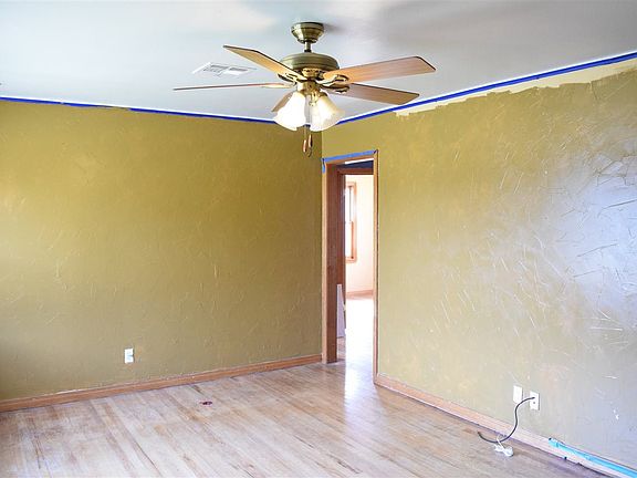 3rd image of 321 W Cottonwood Ave