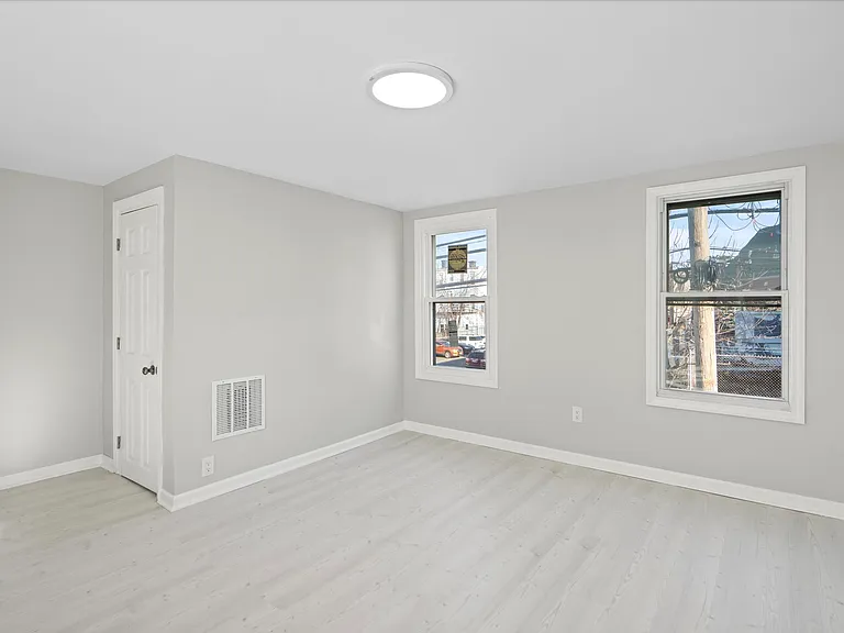 173-175 Lembeck Ave #2 — Photo 3