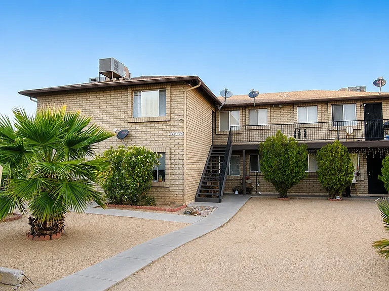 2010 E Sweetwater Ave._SP&Family LLC — Photo 1