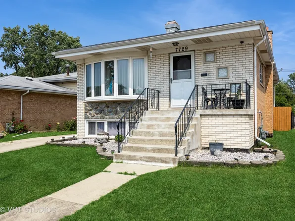 7729 Normandy Ave, Burbank, IL 60459