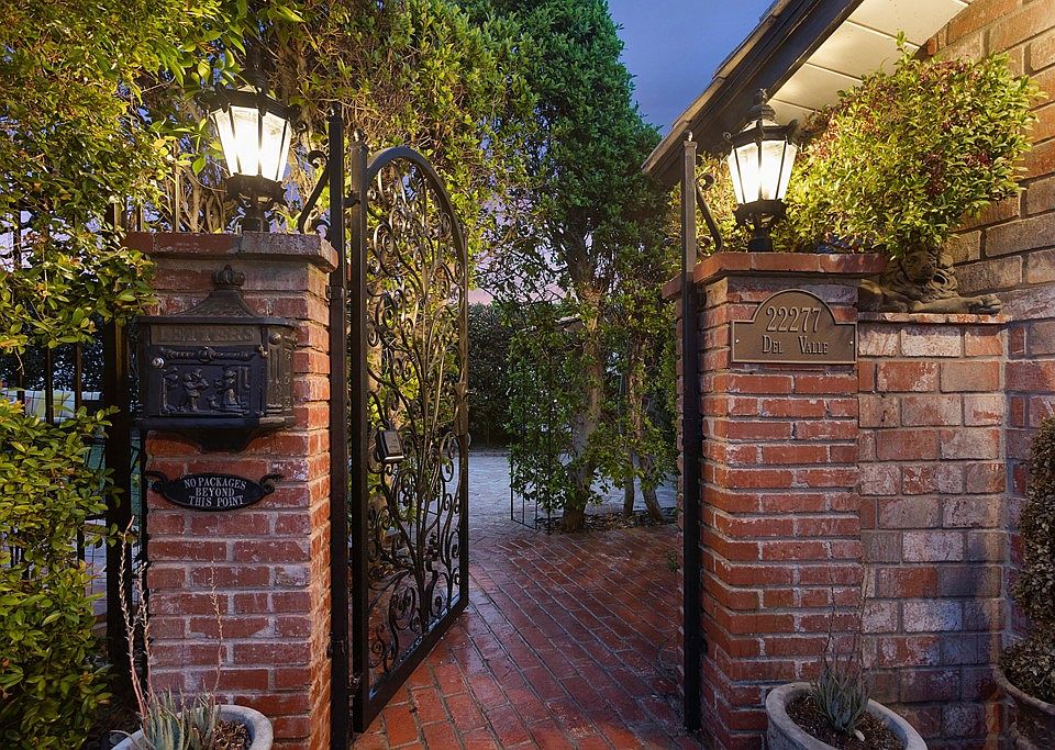 22277 Del Valle St, Woodland Hills, CA 91364 Zillow