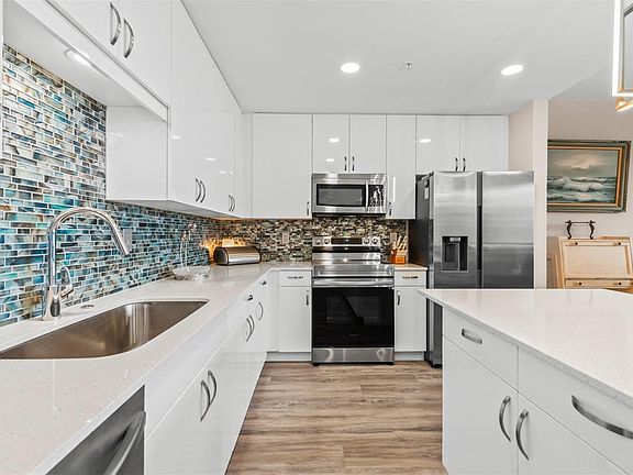 4th image of 1703 N Tamiami Trl #B301