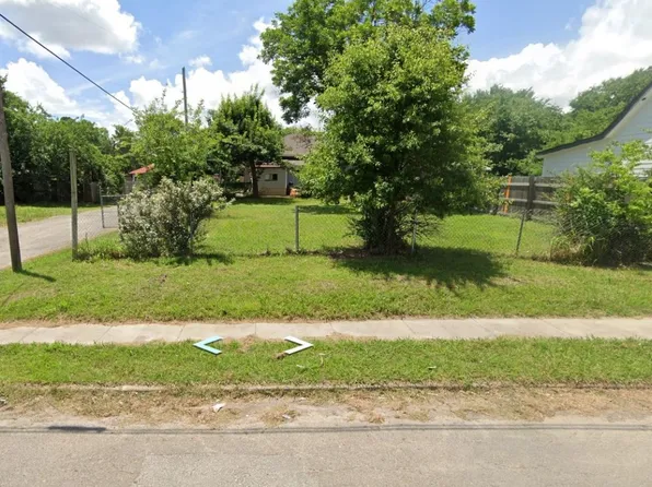 1703 Jones St, Greenville, TX 75401