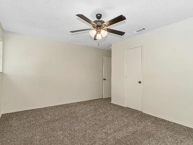 1401 N Nolan River Rd #A — Photo 12