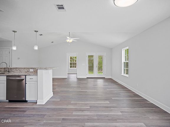 5th image of 21367 NE Spring Hill Dr