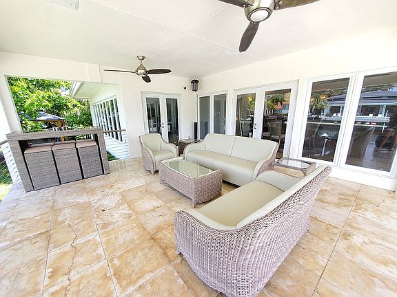 2nd image of 5015 Orduna Dr