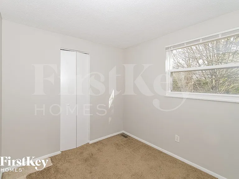 11501 E 10th St — Photo 8