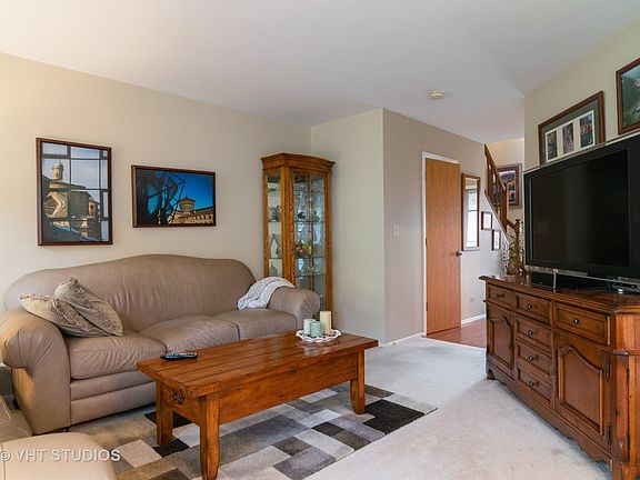 3rd image of 263 Green Knoll Ln