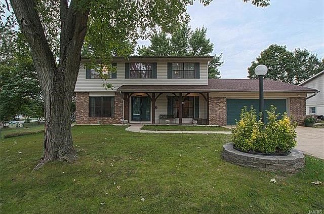 Large 2 story with great curb appeal!