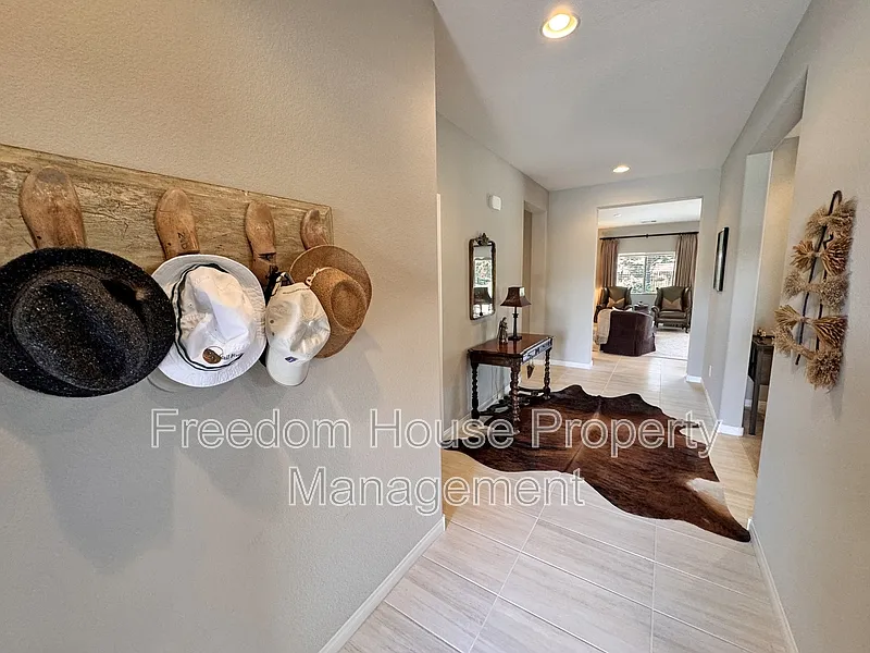 2 bed, 2.0 bath, 1533 sqft, $3,541 — Photo 4