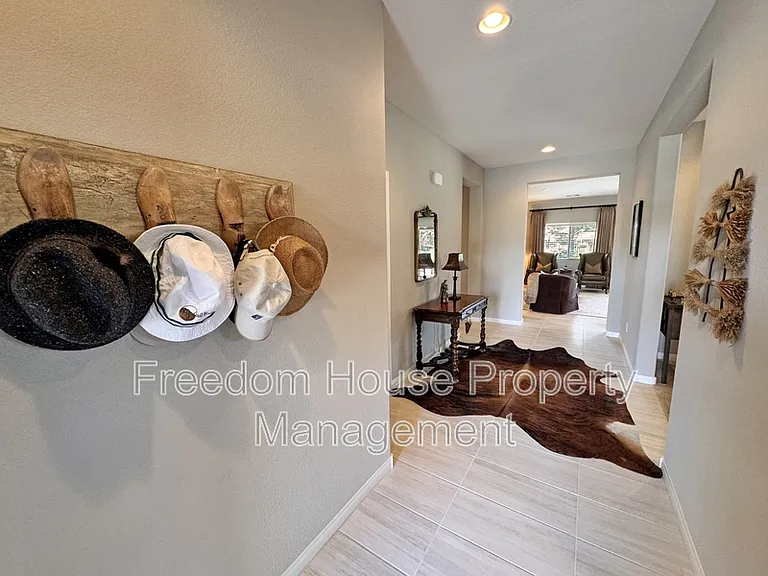 5245 E La Campana Dr — Photo 4