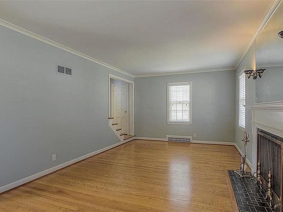 5th image of 1101 W 76th St