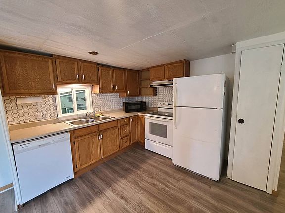 2nd image of 5404 NE 121st Ave Unit 14