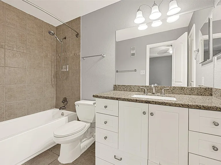 2425 Augusta Dr #29 — Photo 18