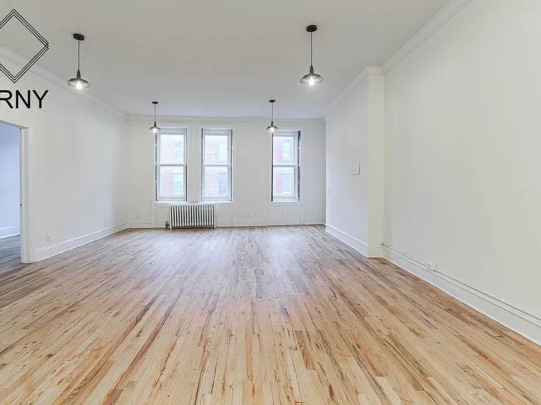 860 Manhattan Ave #2 — Photo 2