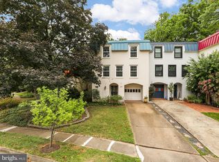 203 Garden Ct, Falls Church, VA 22046