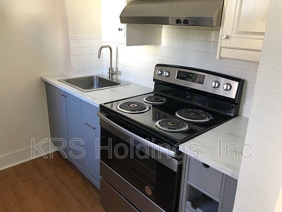 3rd image of 423 London St