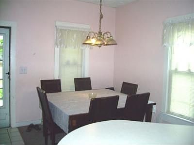 5th image of 324 Dewey Ave
