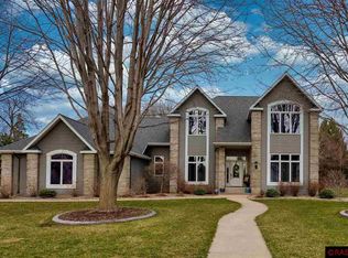 15 McIntosh Dr, New Ulm, MN 56073