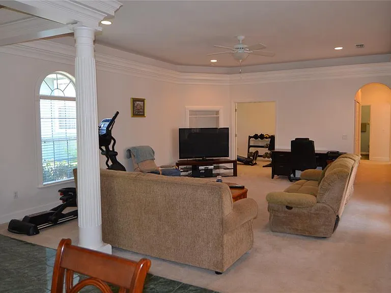 79 NW 48th Blvd — Photo 21