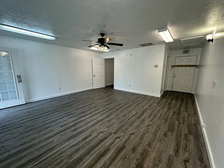 1000 W Montgomery St #B — Photo 6