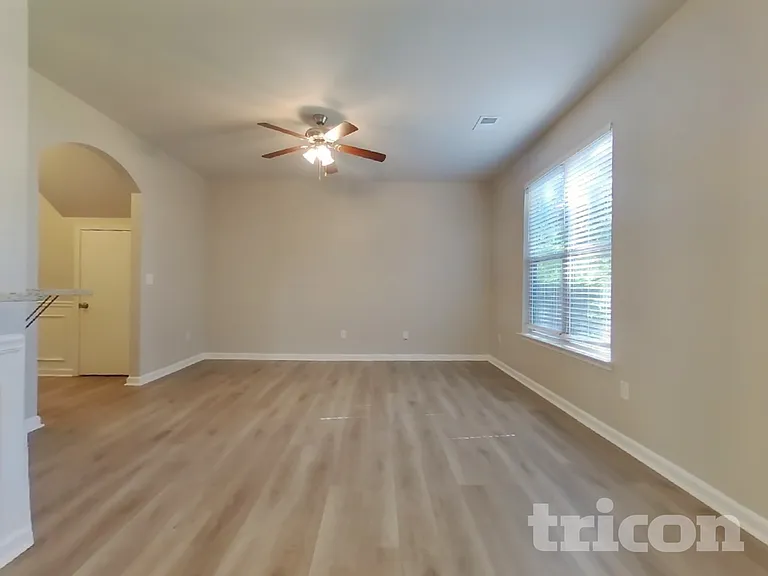 4459 Ravenwood Dr — Photo 2